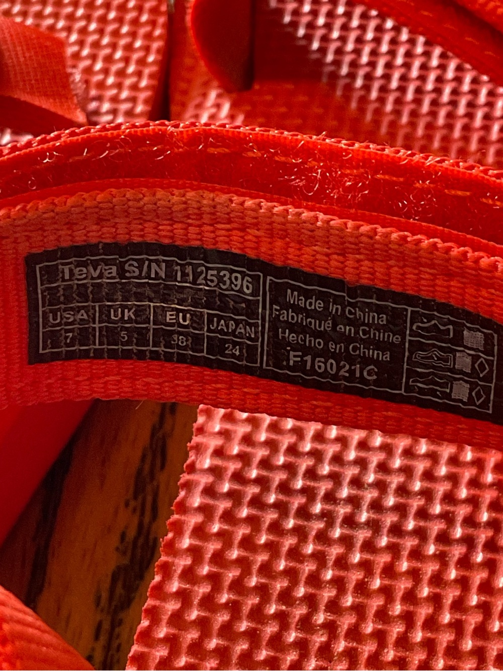 Teva X Polaroid Bright Orange / Rainbow Sport Sandals. Size 7 - Picture 9 of 10